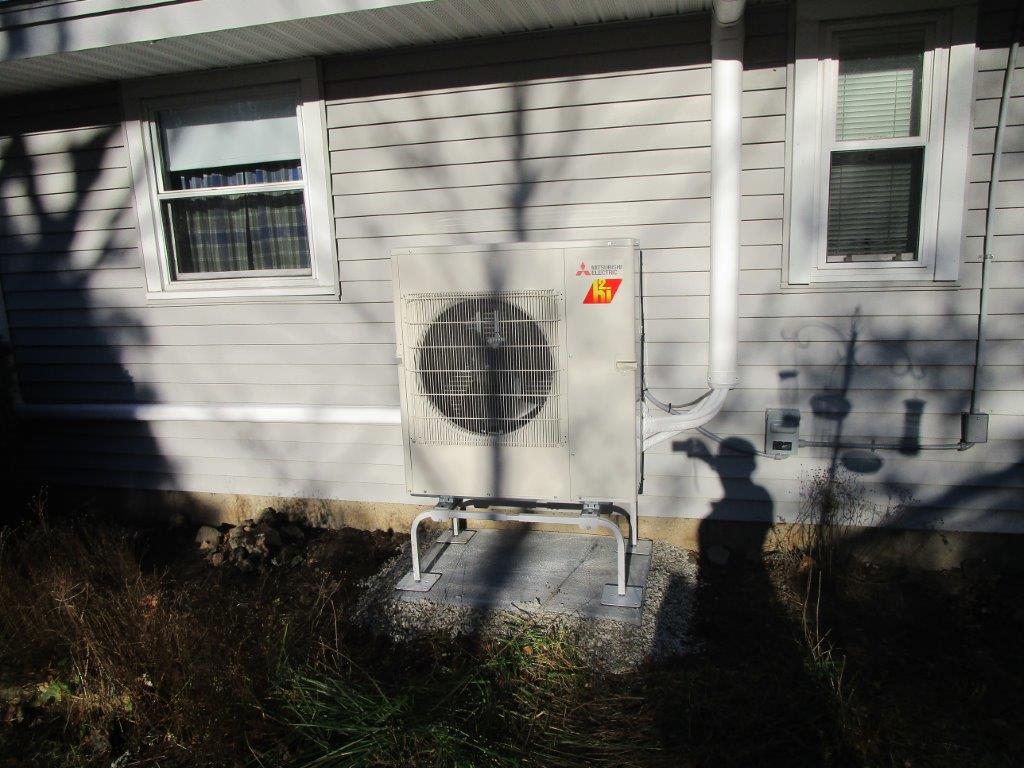 Outdoor mitsuibishi heat pump delivers comfort in Stoneham