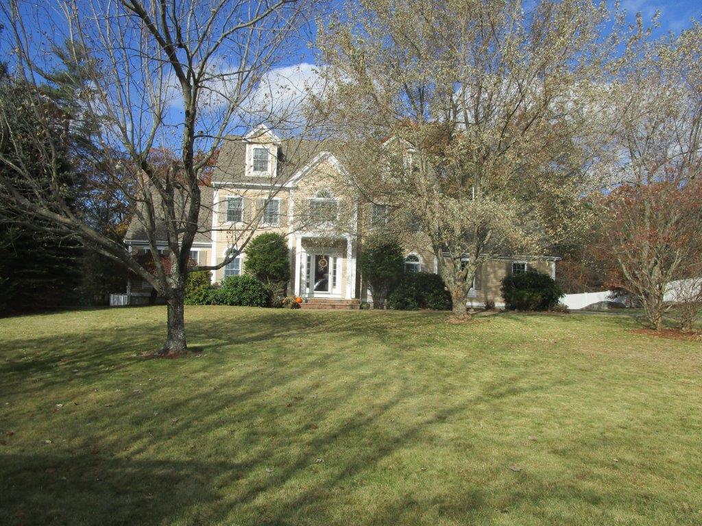 Ductless HVAC Cools Off North Reading, MA Split-level Colonial