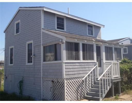 Plum Island cottage gets Mitsubishi Electric ductless AC system.