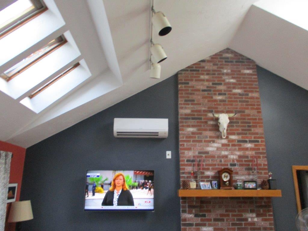 Ductless heat and cooling in the living room of a Methuen, MA ranch home
