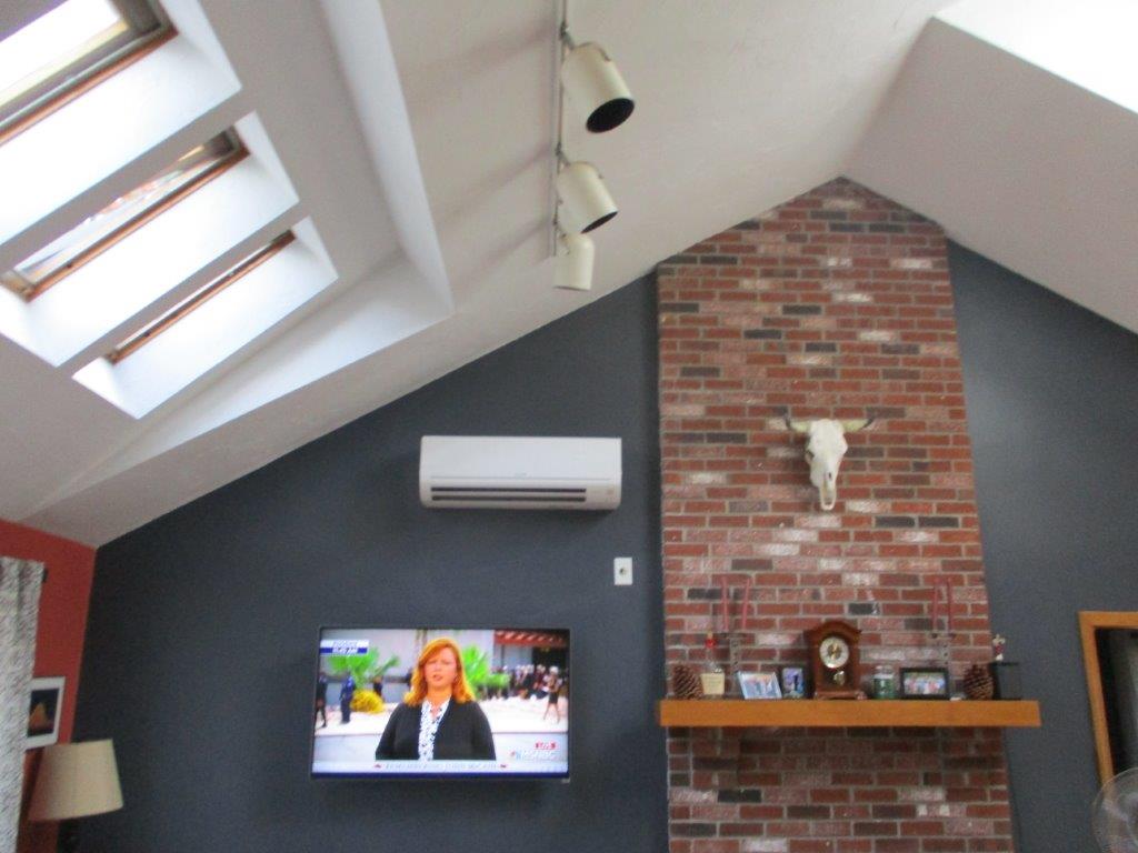 Ductless heat and cooling in the living room of a Methuen, MA ranch home 