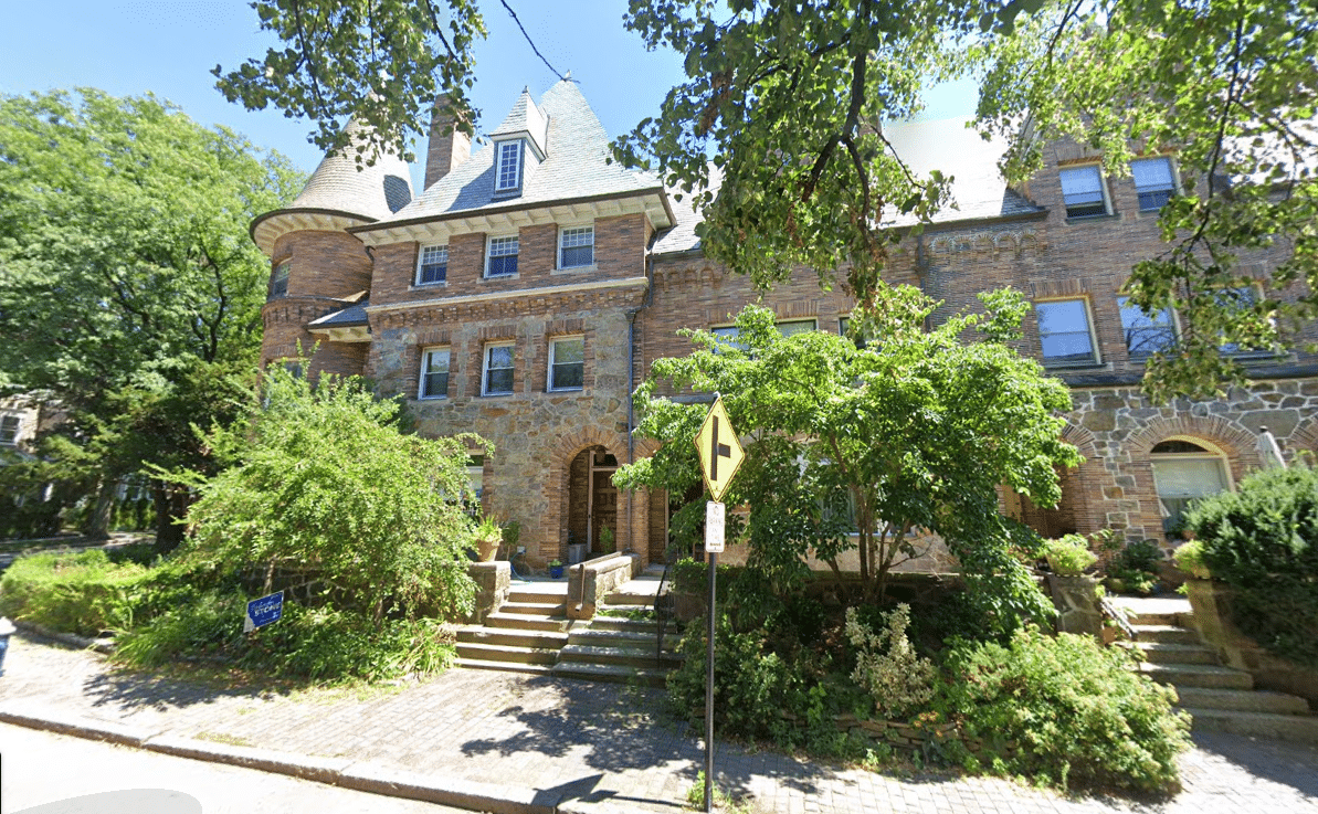 Brownstone in Brookline, MA, upgrades ductless for Mitsubishi ductless system. 