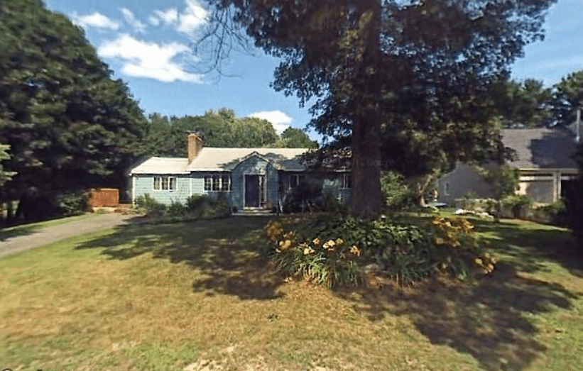 Concord, MA ranch home replaces window AC units with Mitsubishi ductless HVAC system