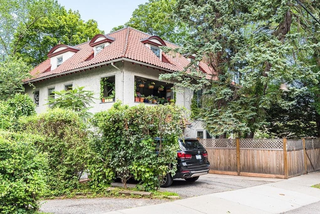 Condo in Brookline installs a new Mitsubishi ductless AC system in their home.