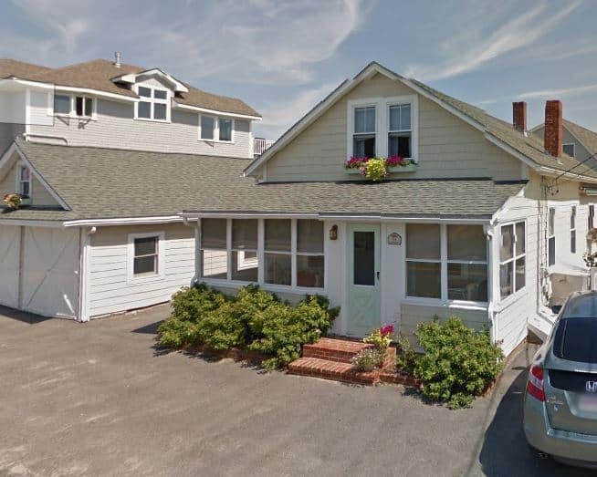 Newburyport beach home replaces propane with Mitsubishi Electric ductless.