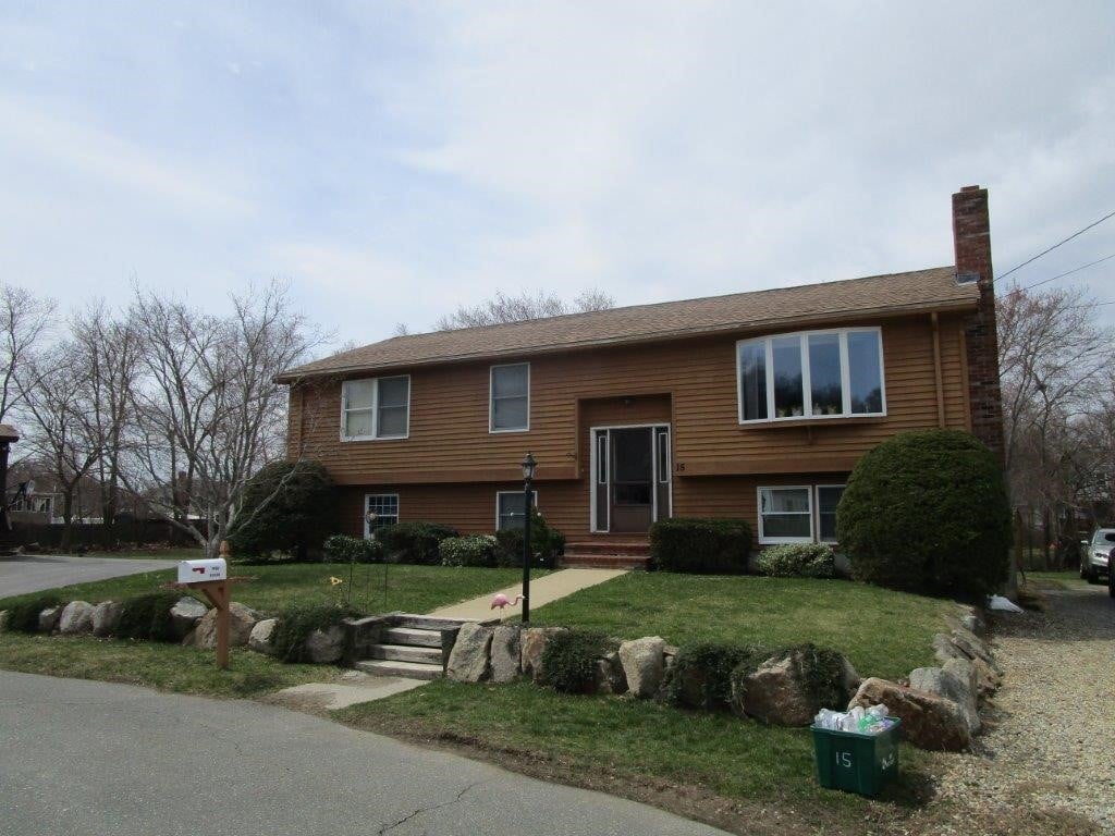 Gloucester split-level home goes ductless with Mitsubishi Electric. 