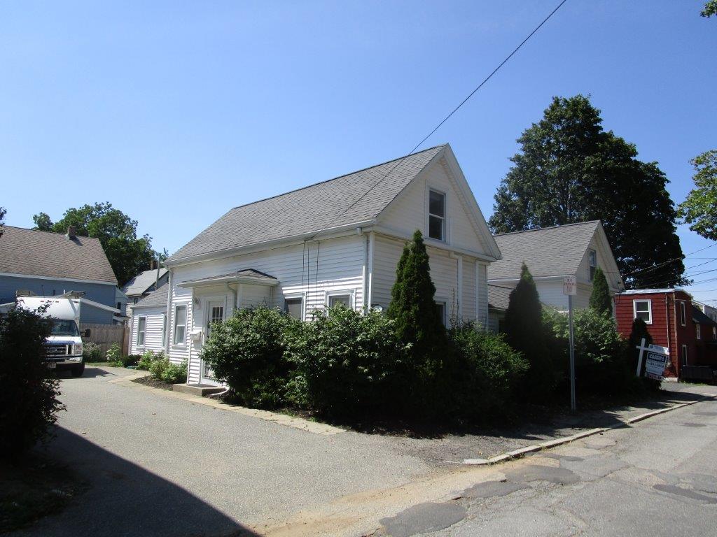 Waltham, MA, Colonial replaced window ACs with ductless air conditioning.