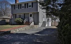 Lexington colonial home gets ductless air conditioning installed.