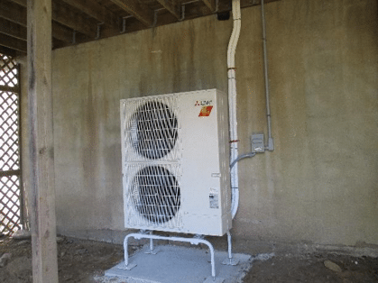 Outdoor condenser unit with heat pump