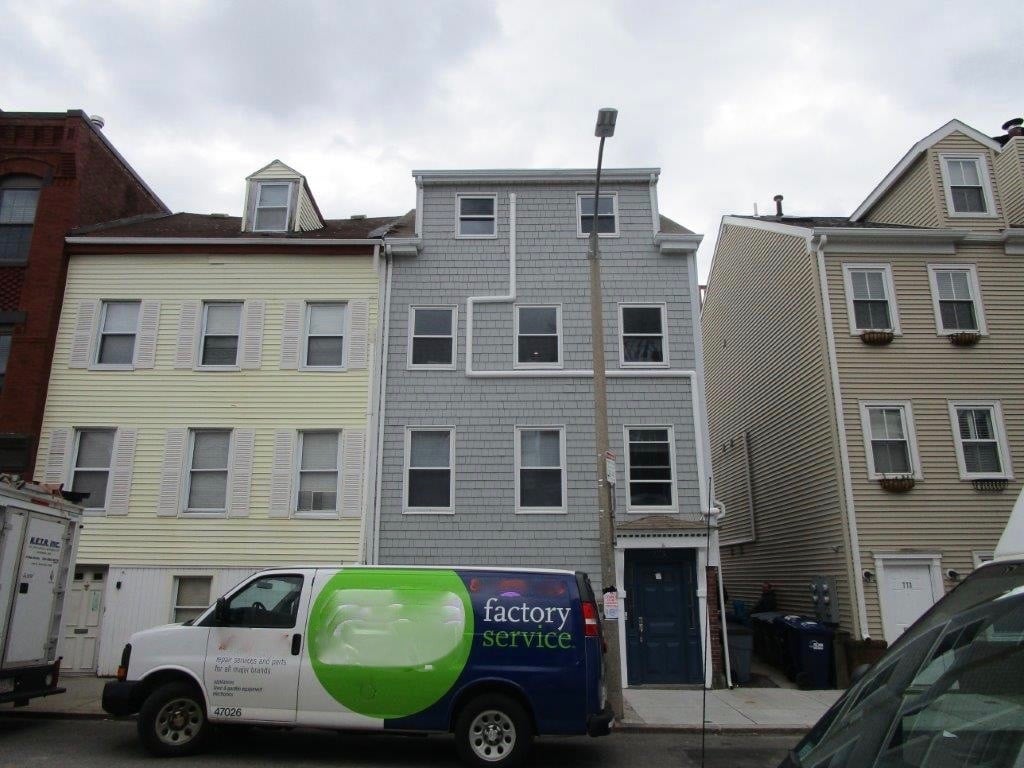 Boston multi-family home gets three zoned Mitsubishi ductless.