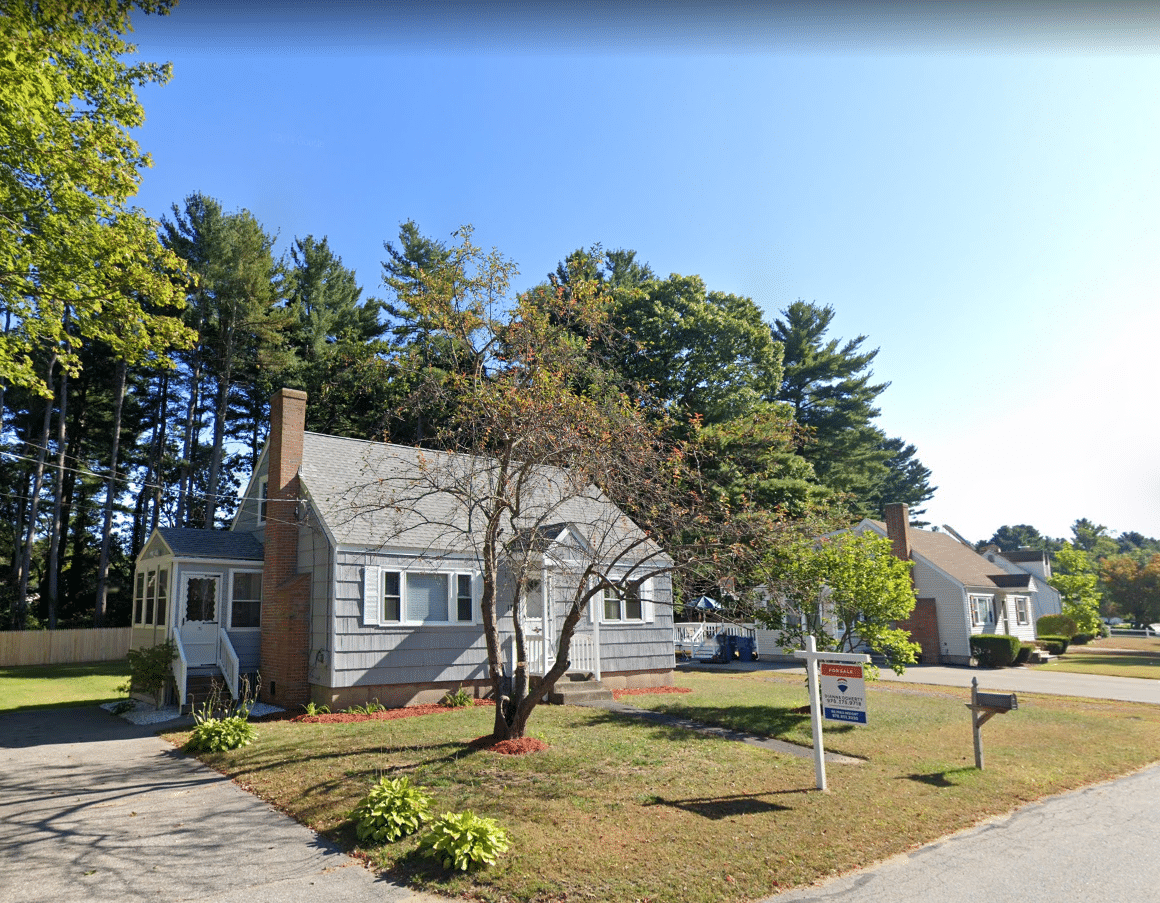 Split-level ranch in Tewksbury, MA, gets LG ductless system.