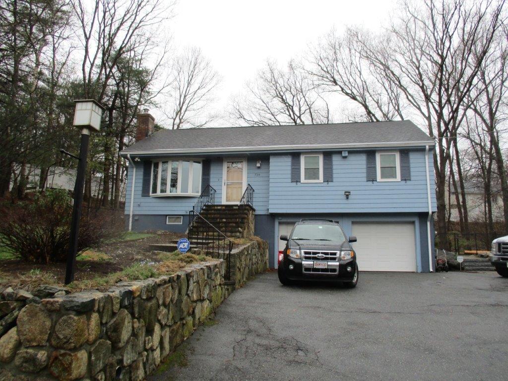 Lynnfield, MA split level home gets Mitsubishi ductless panels