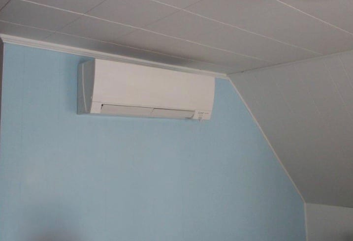 Example of a ductless heating system wall mounted cassette.