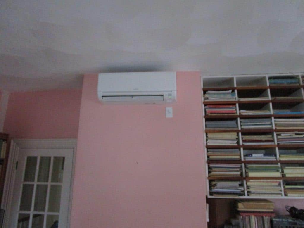 Somerville home get Mitsubishi ductless installation.