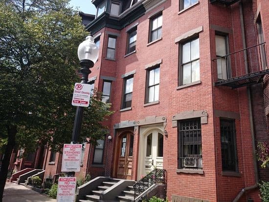 Brownstone in Boston gets Mitsubishi Electric ductless AC system installed.