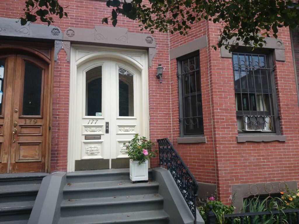 This brownstone in Boston, MA, upgraded to a Mitsubishi Electric ductless heat pump for supplemental heating and AC. 