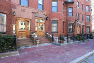 This Beautiful Brownstone condo in Boston, MA, had a Mitsubishi Electric ductless heating and cooling system installed. 