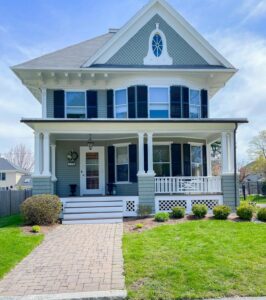 This historic Victorian home in North Andover, MA, gets supplemental heating and cooling with Mitsubishi ductless.