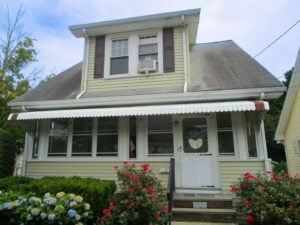 Cape-style home in Quincy that needs a generator replacement.